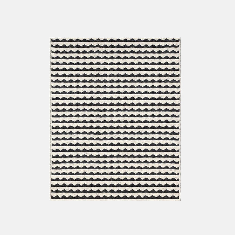 Gittan Rug Black | Brita | Insidestore