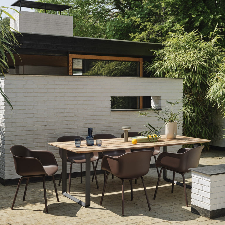 70/70 Table Anthracite Base | Muuto | Insidestore