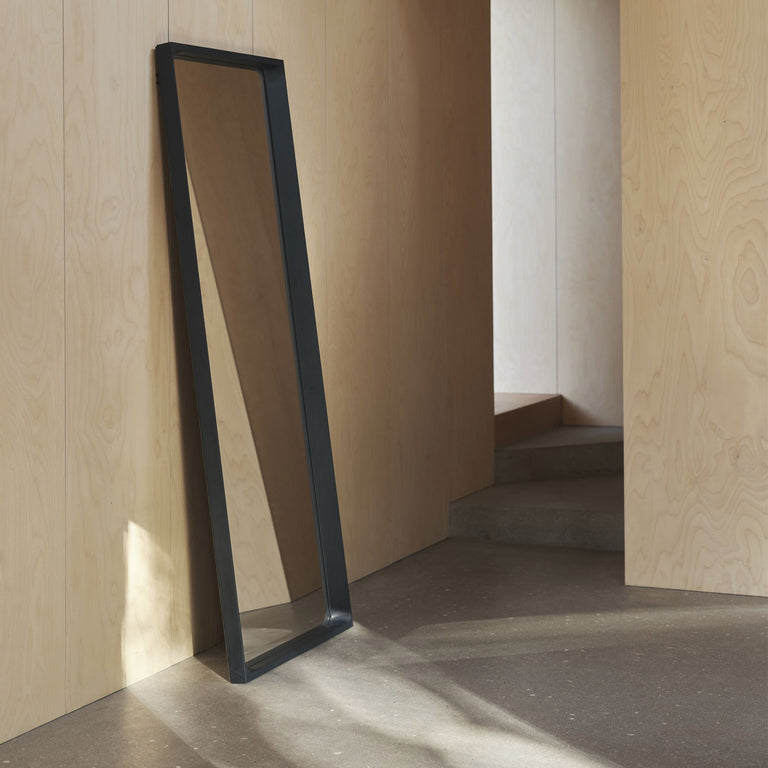 Arched Mirror Midnight Blue | Muuto | Insidestore