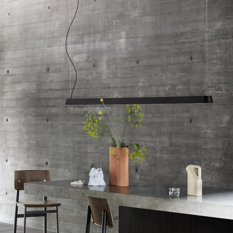 Linear Pendant Lamp Black Lifestyle | Muuto | Insidestore