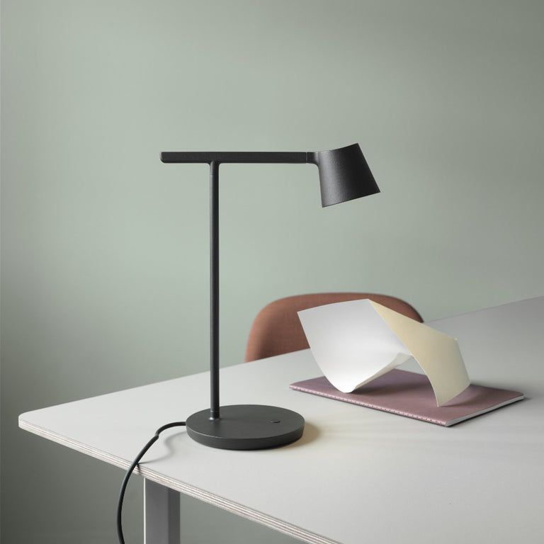 Tip Table Lamp Black Lifestyle Close Up | Muuto | Insidestore 